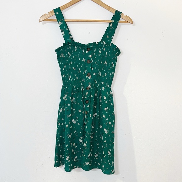Jessica Simpson Dresses & Skirts - Jessica Simpson green floral smocked lined summer mini dress